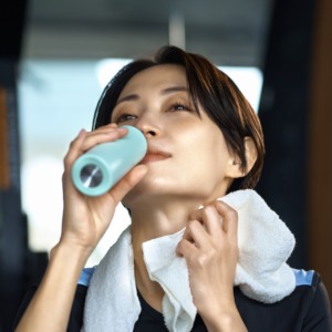 宇治抹茶と緑茶カテキンで脂肪燃焼＆筋力増強|緑茶×プロテインで筋トレ効率アップ