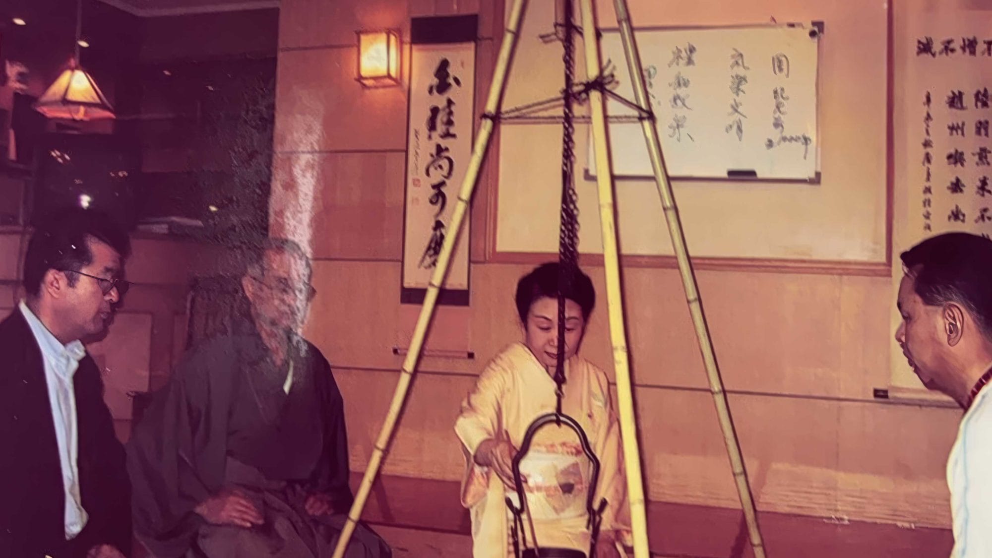 茶を点てる丹下先生